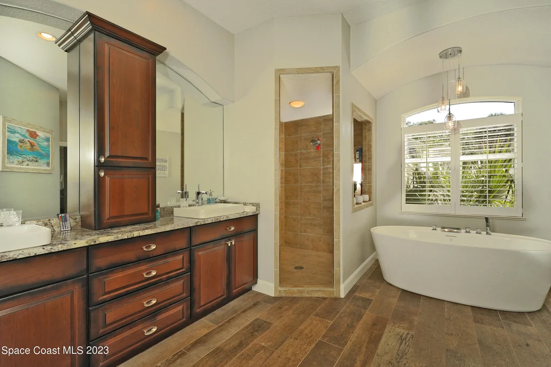 Photo of 2217 Royal Oaks Drive