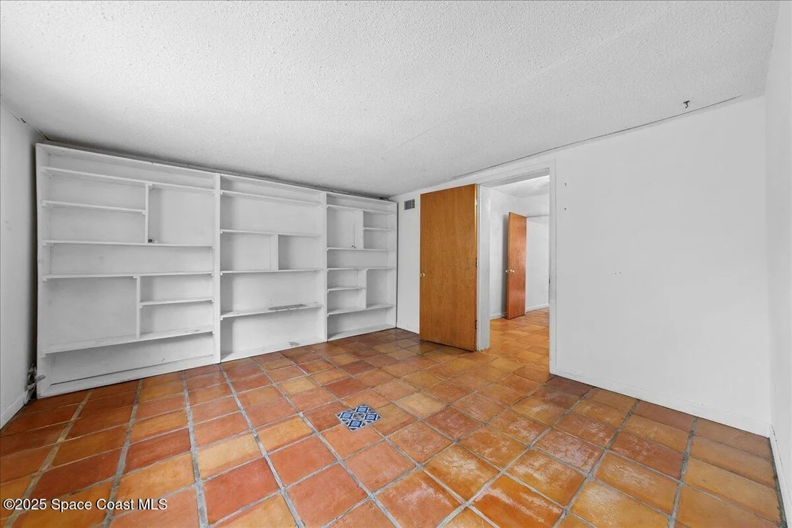 Photo of 979 Bouganvillea Drive