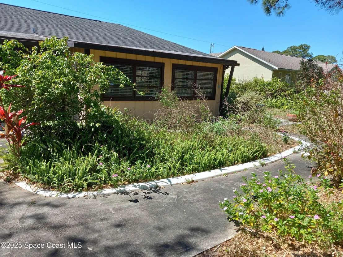 Photo of 5685 Jamaica Road