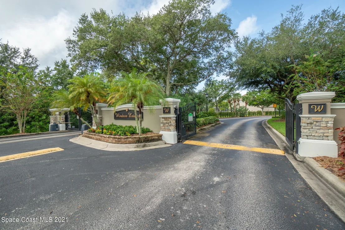 Photo of 5876 Arlington Circle