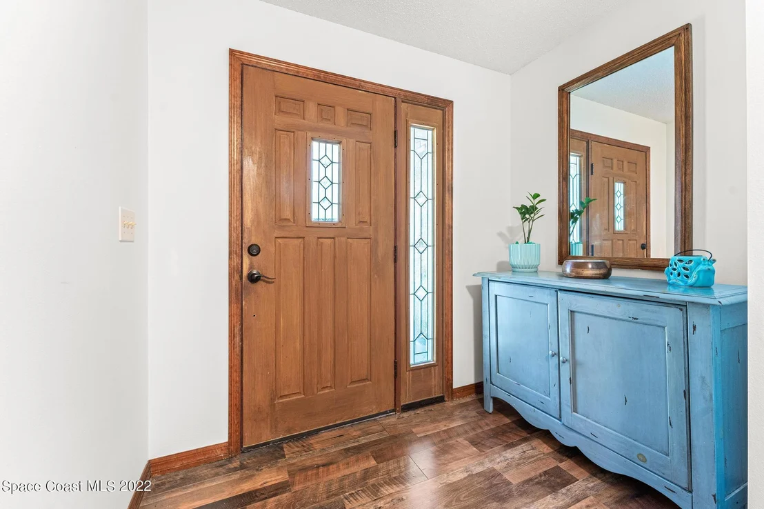 Photo of 1807 Live Oak Drive N