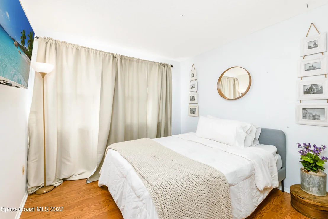 Photo of 1155 Abbey Circle NE