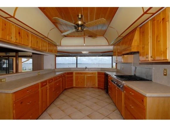 Photo of 531 West River Oaks