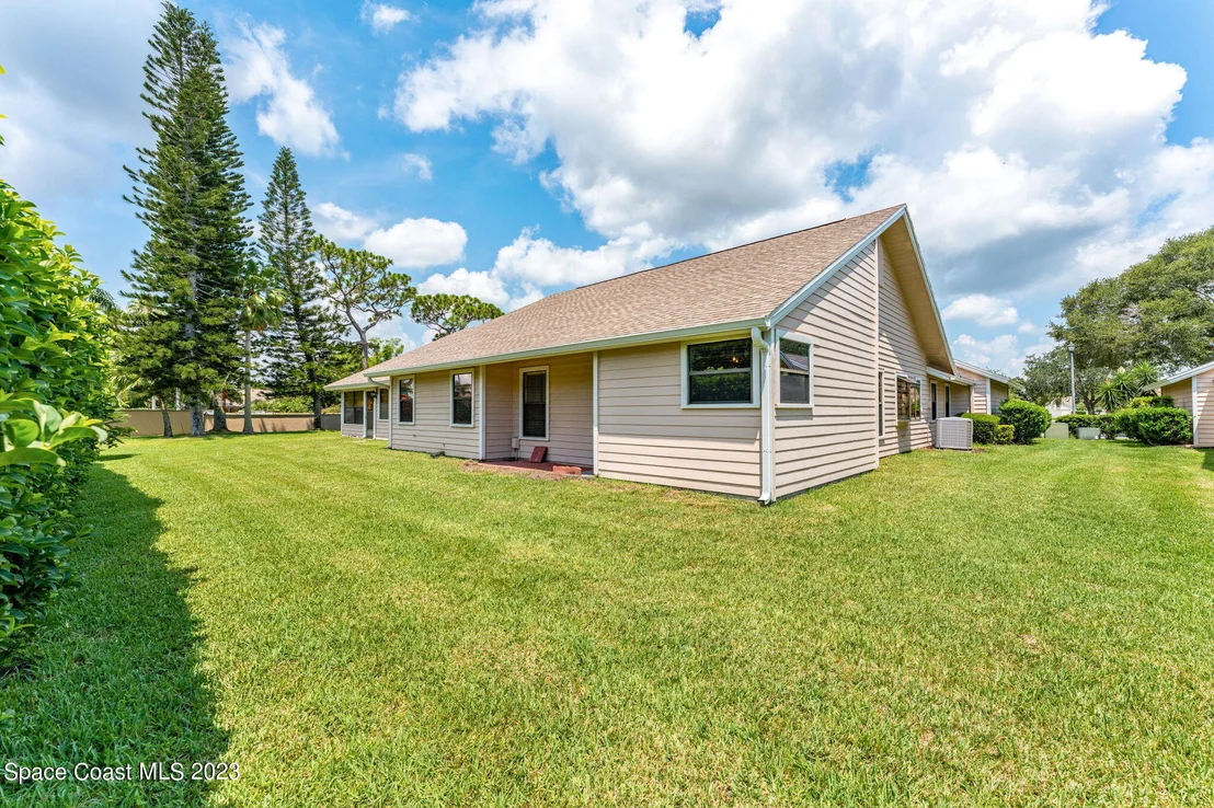 Photo of 885 Ridge Lake Drive