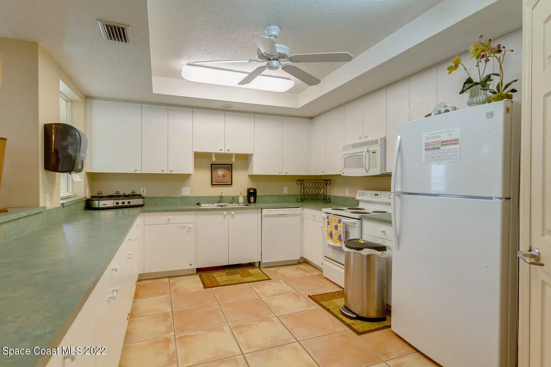 Photo of Unit 606 at 100 Riverside Drive