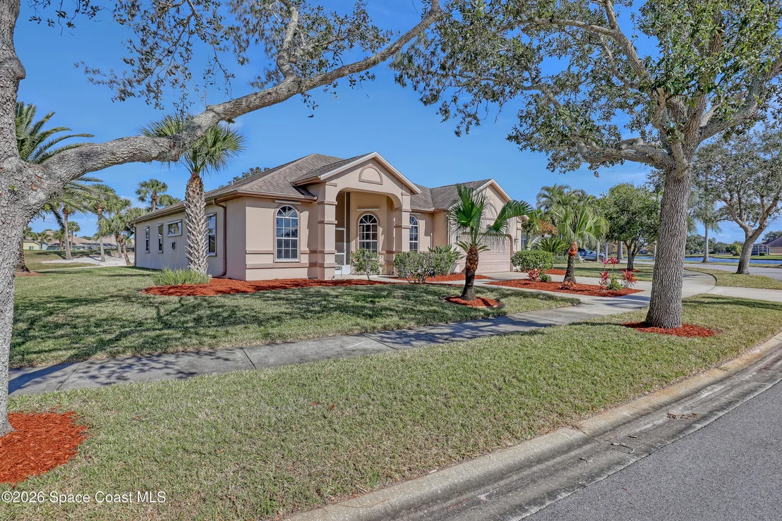 Photo of 2410 Golf Vista Boulevard