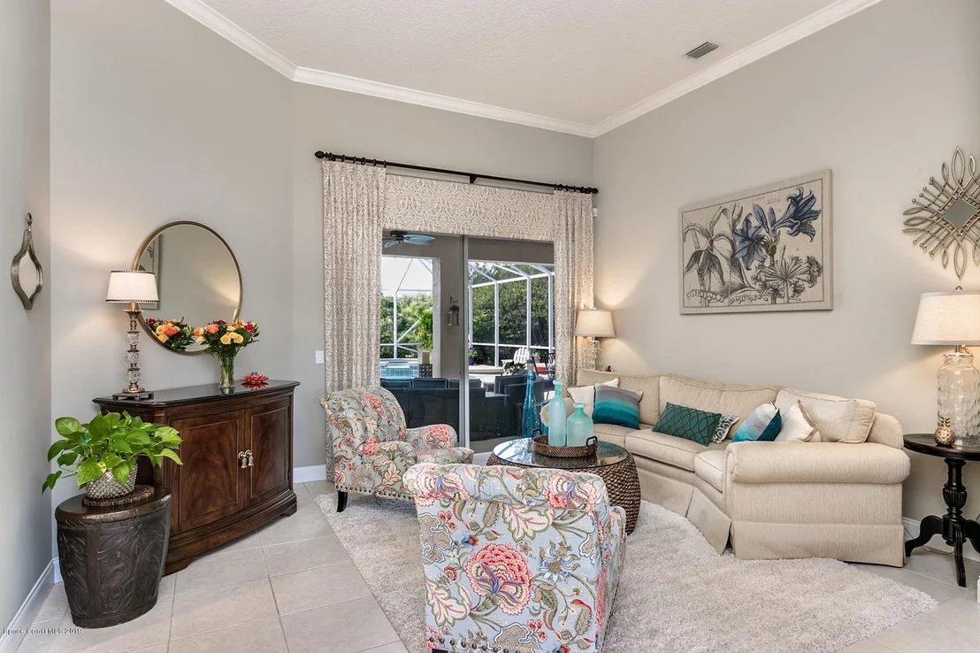 Photo of 824 Chatsworth Drive