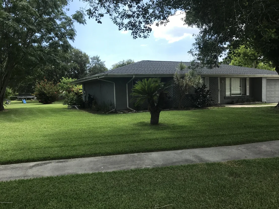 Photo of 1650 Riviera Drive NE