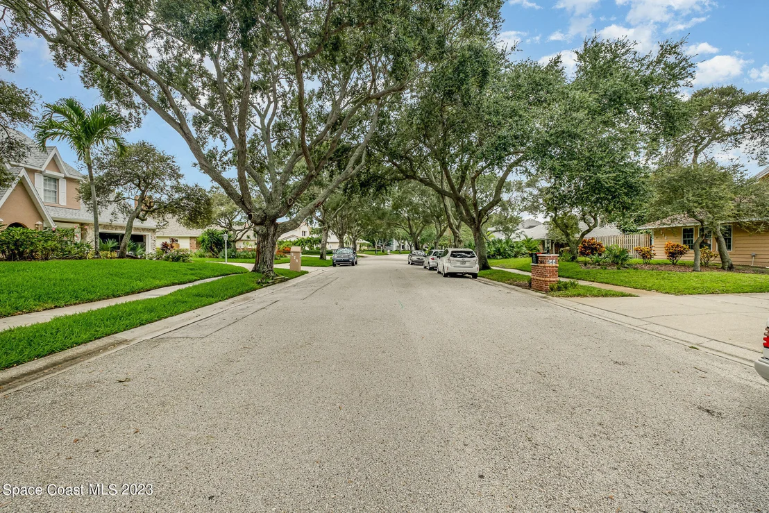Photo of 544 Hummingbird Drive
