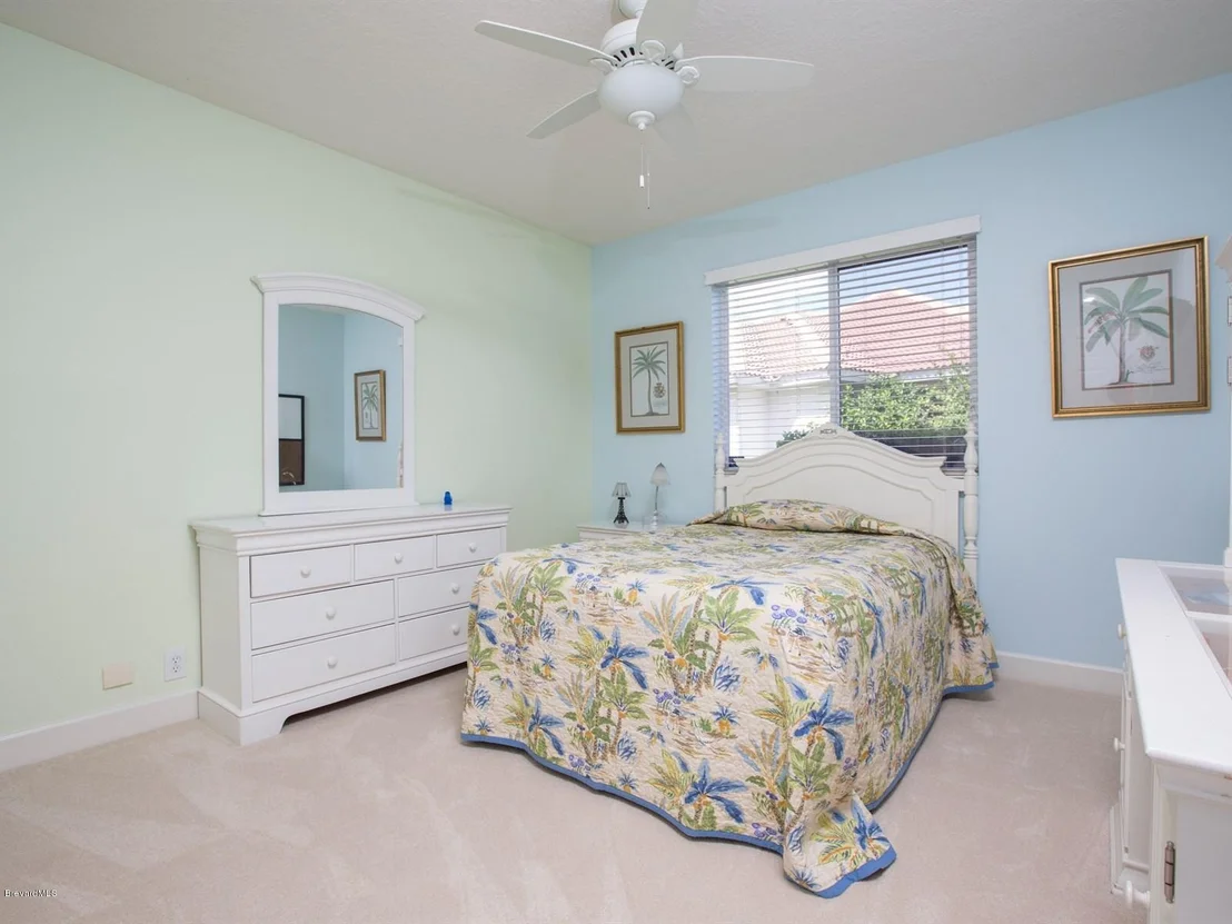 Photo of 965 Chatsworth Drive