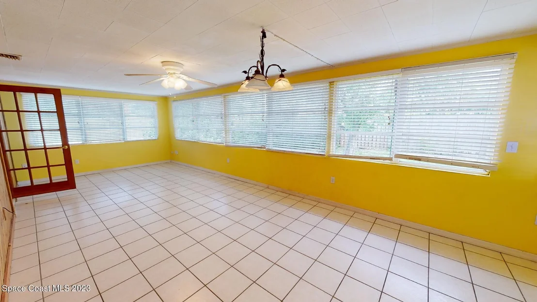 Photo of 325 Cinnamon Drive