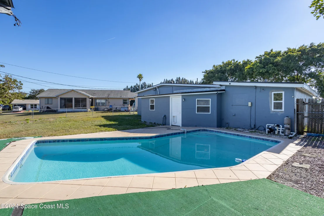 Photo of 1064 Cabot Drive NE