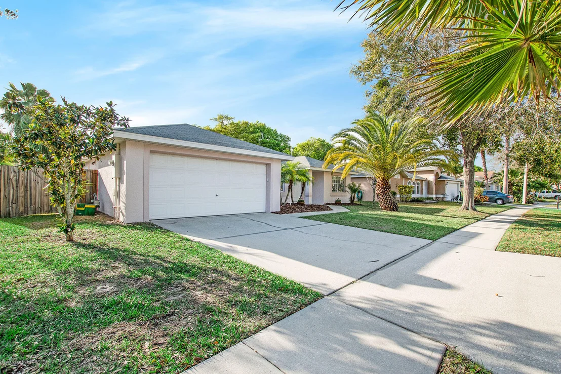 Photo of 2076 Lansing Street
