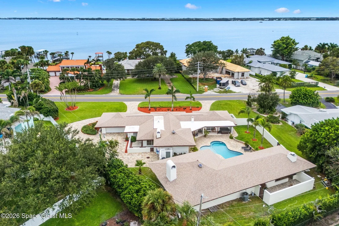 Photo of 207 Riverside Drive