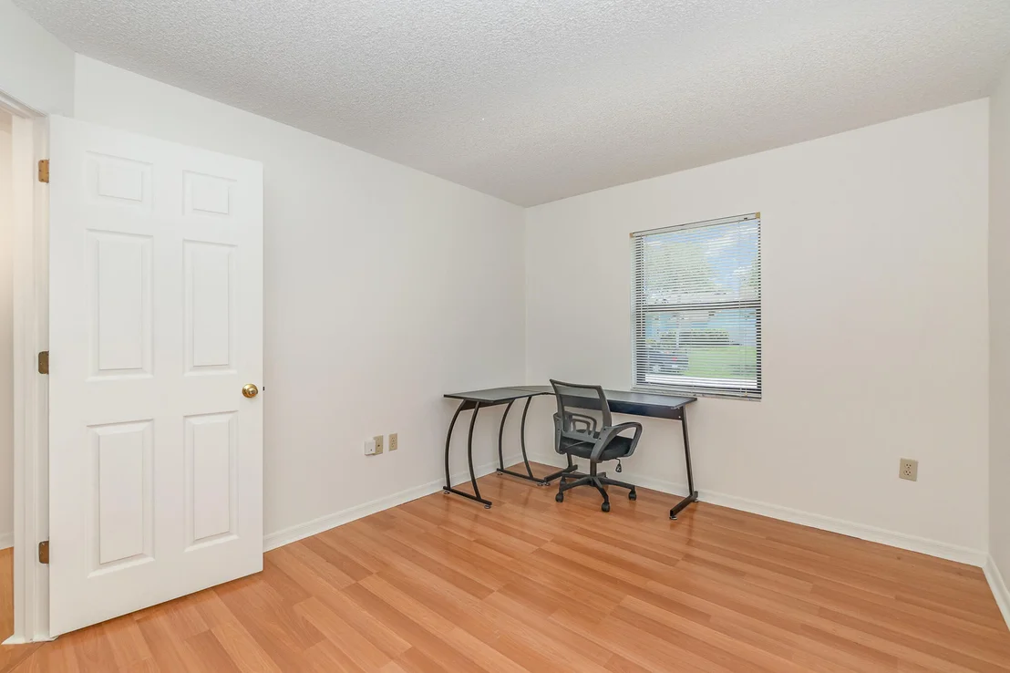 Photo of 569 Balcom Terrace SE