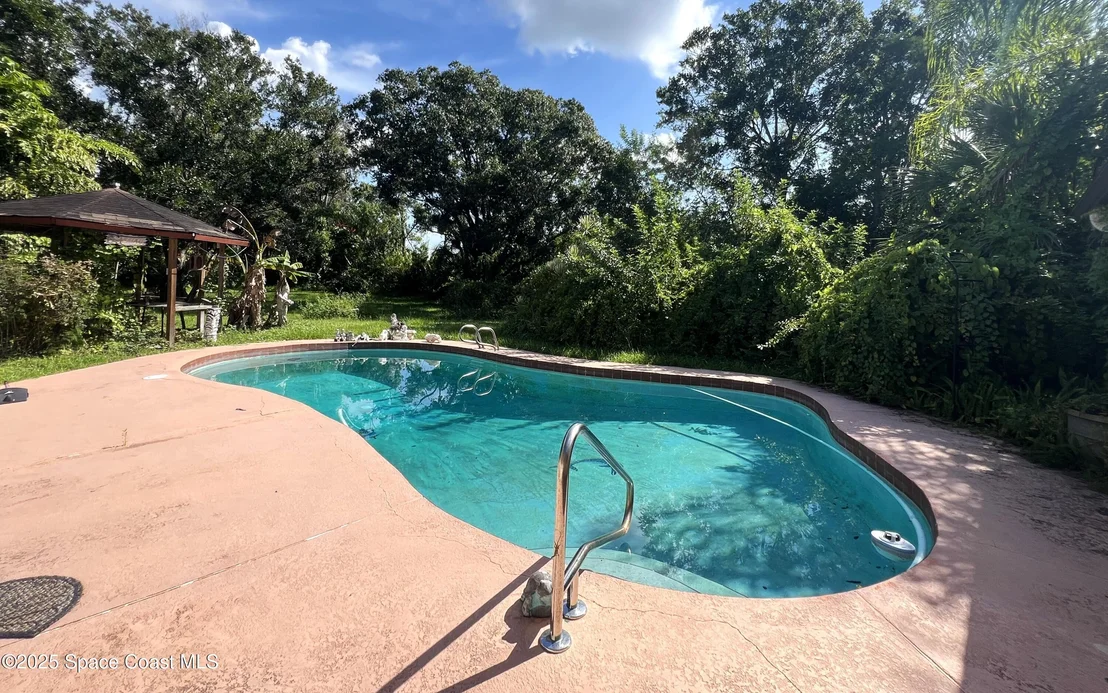 Photo of 1941 Michels Drive NE