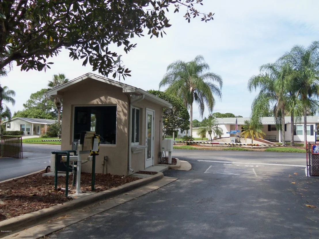 Photo of 475 Outer Drive
