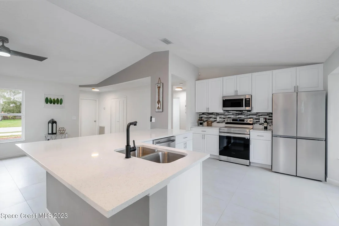 Photo of 1091 Pace Drive NW