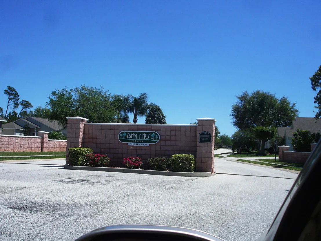 Photo of 975 NE Pine Creek Circle