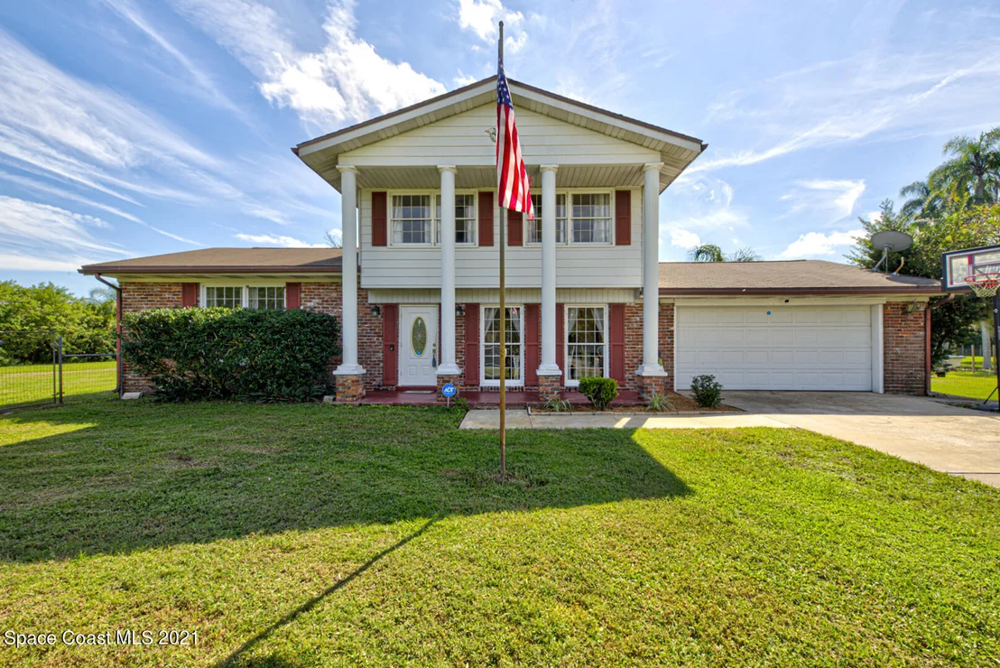 Photo of 200 Saldon Lane
