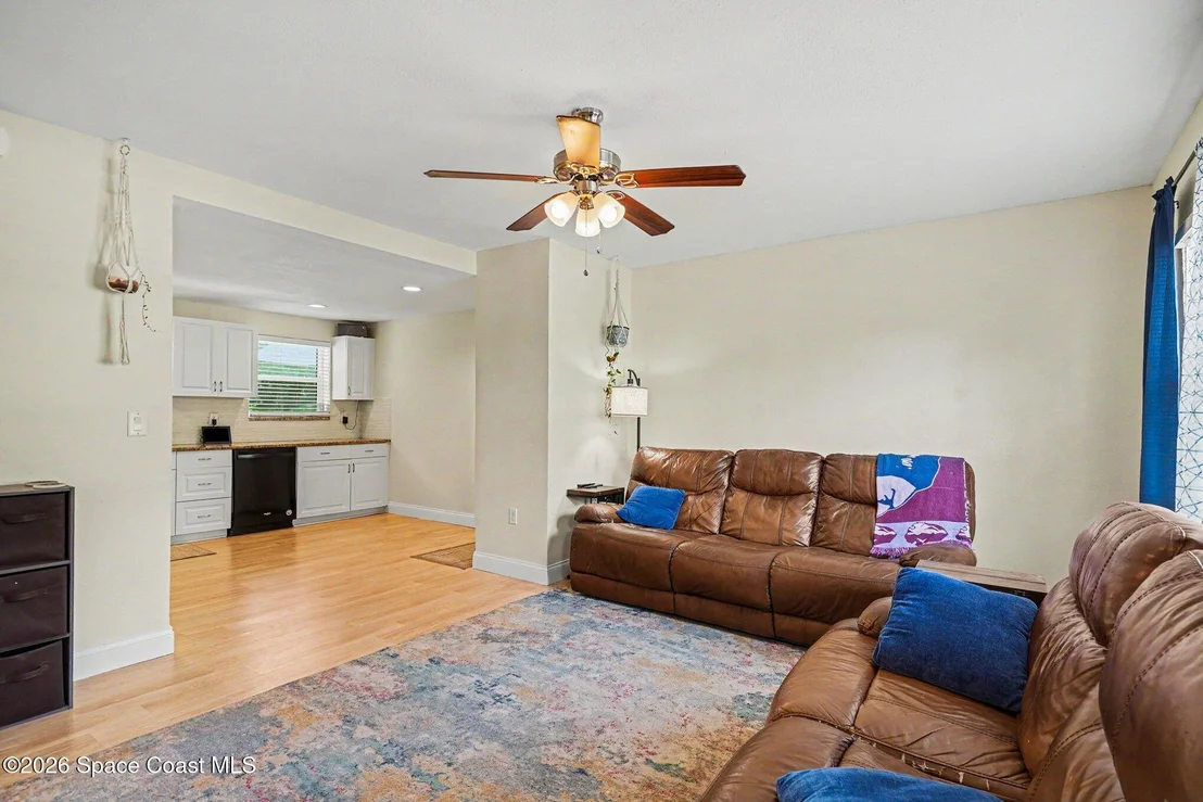 Photo of 2556 1st Avenue NE