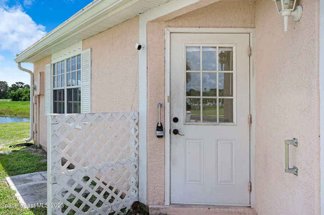 Photo of 963 Wateroak Drive NE