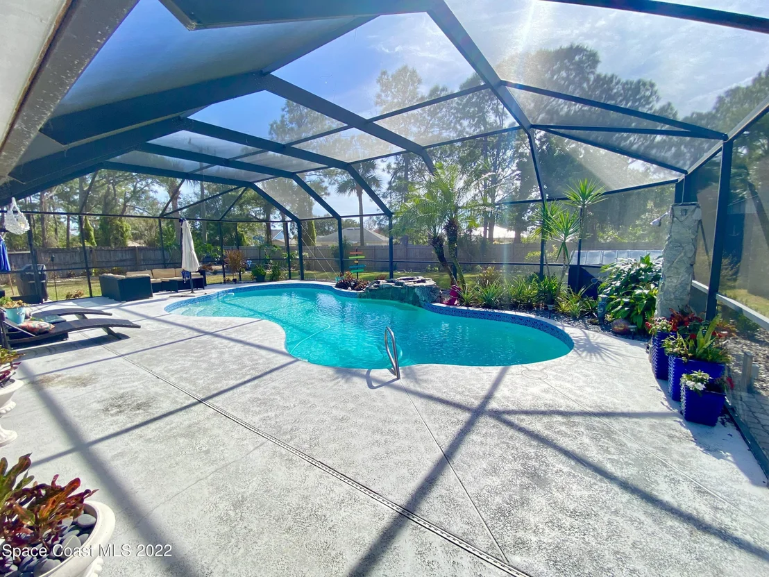 Photo of 5675 Curtis Boulevard