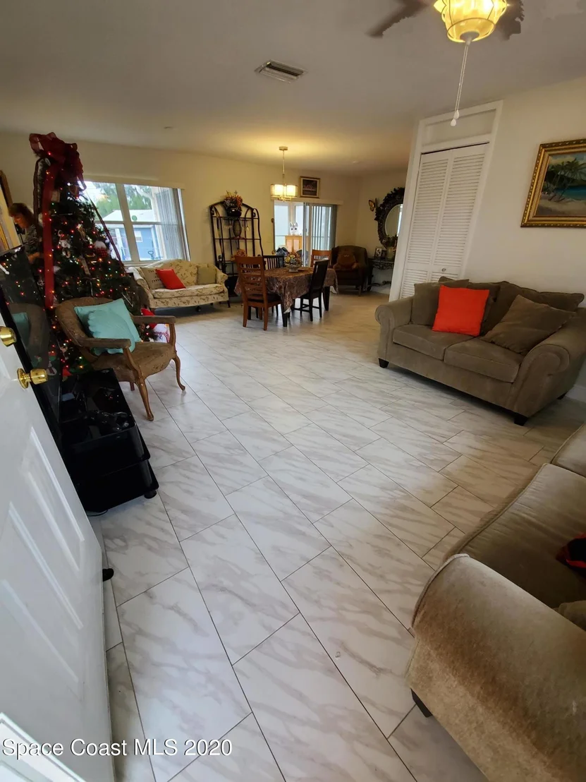 Photo of 1088 Cabot Drive NE
