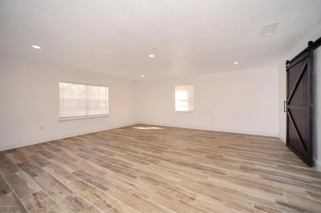 Photo of 1141 Fairlawn Drive