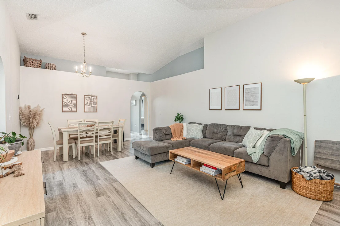 Photo of 1167 White Oak Circle