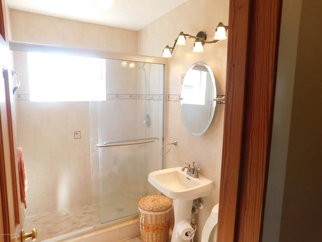 Photo of 978 Bianca Drive NE