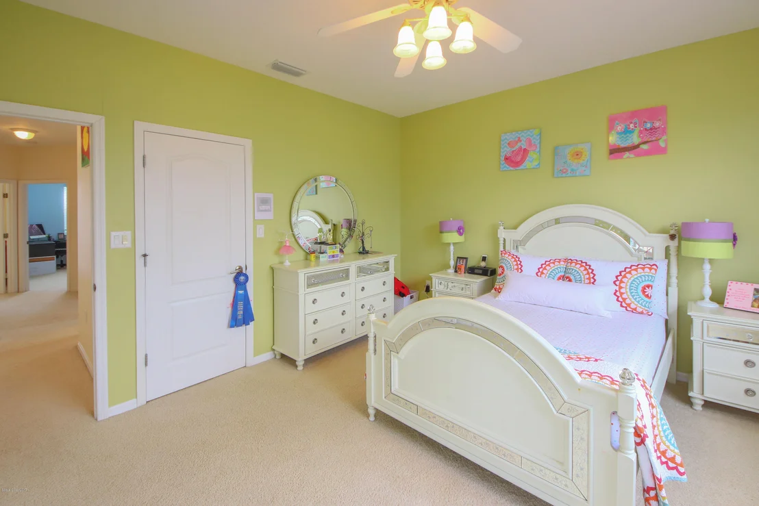 Photo of 885 Chatsworth Drive