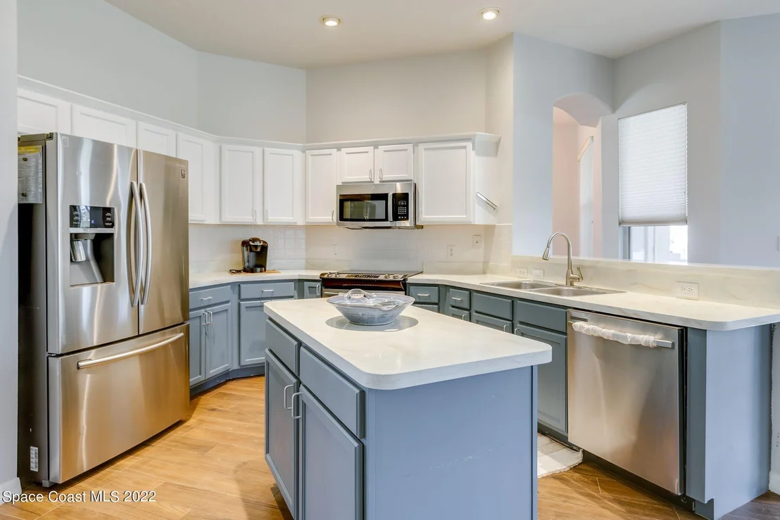 Photo of 1915 Windbrook Drive SE