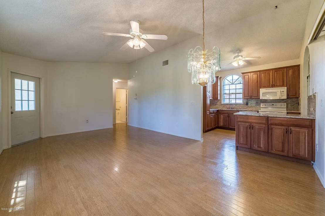 Photo of 1101 Goldenrod Circle NE