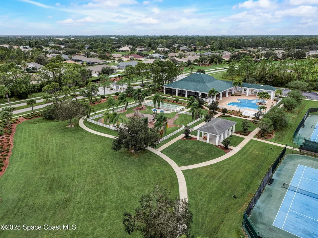 Photo of 115 Ridgemont Circle SE