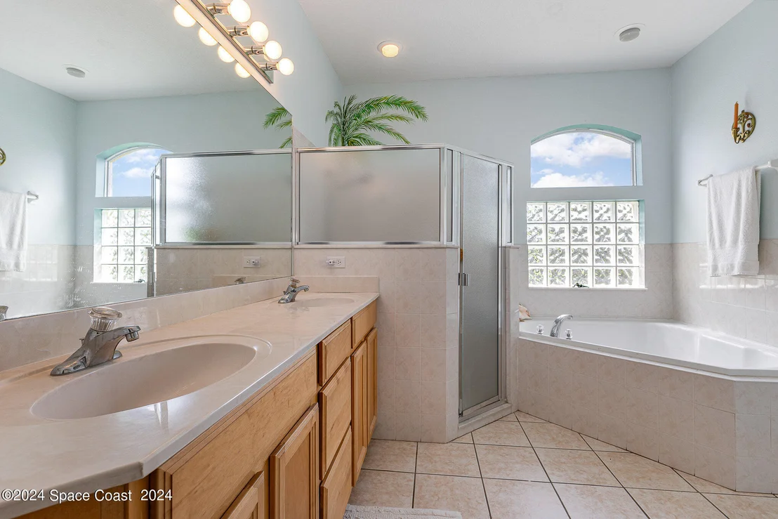 Photo of 4640 Portage Trail