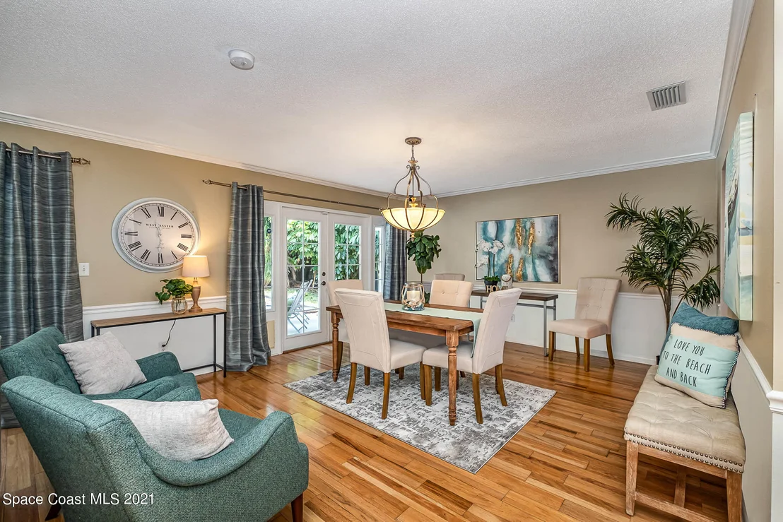 Photo of 201 S Riverside Drive