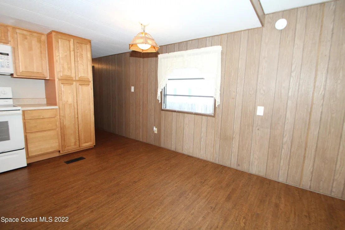 Photo of 2522 Amberly Road NE