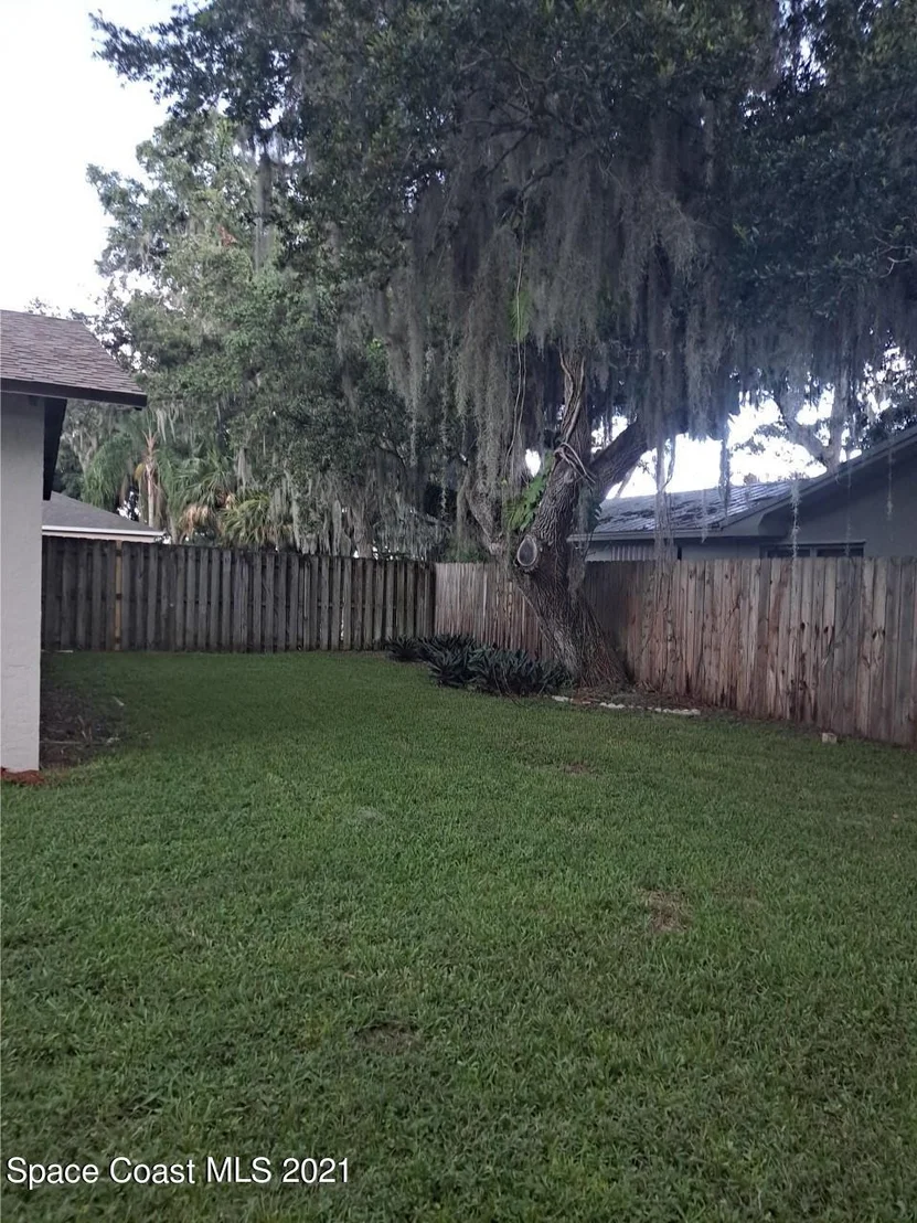 Photo of 605 Pinehurst Circle NE
