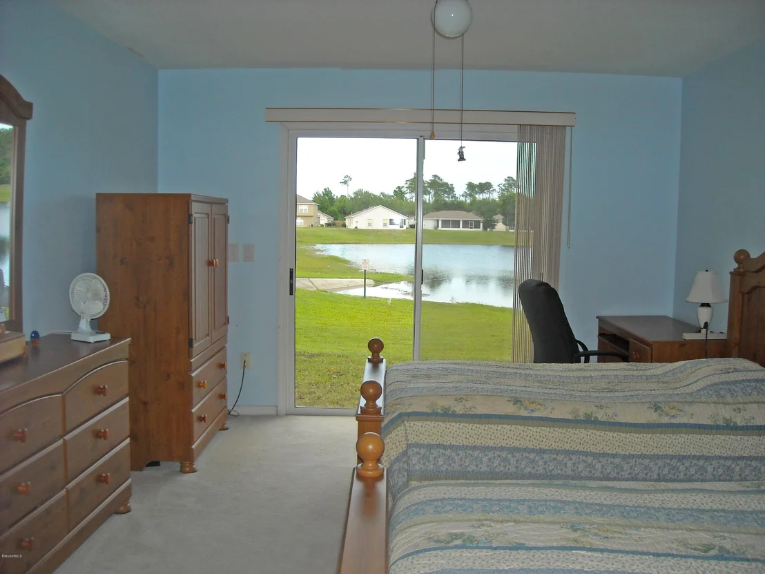 Photo of 993 NE Wateroak Drive
