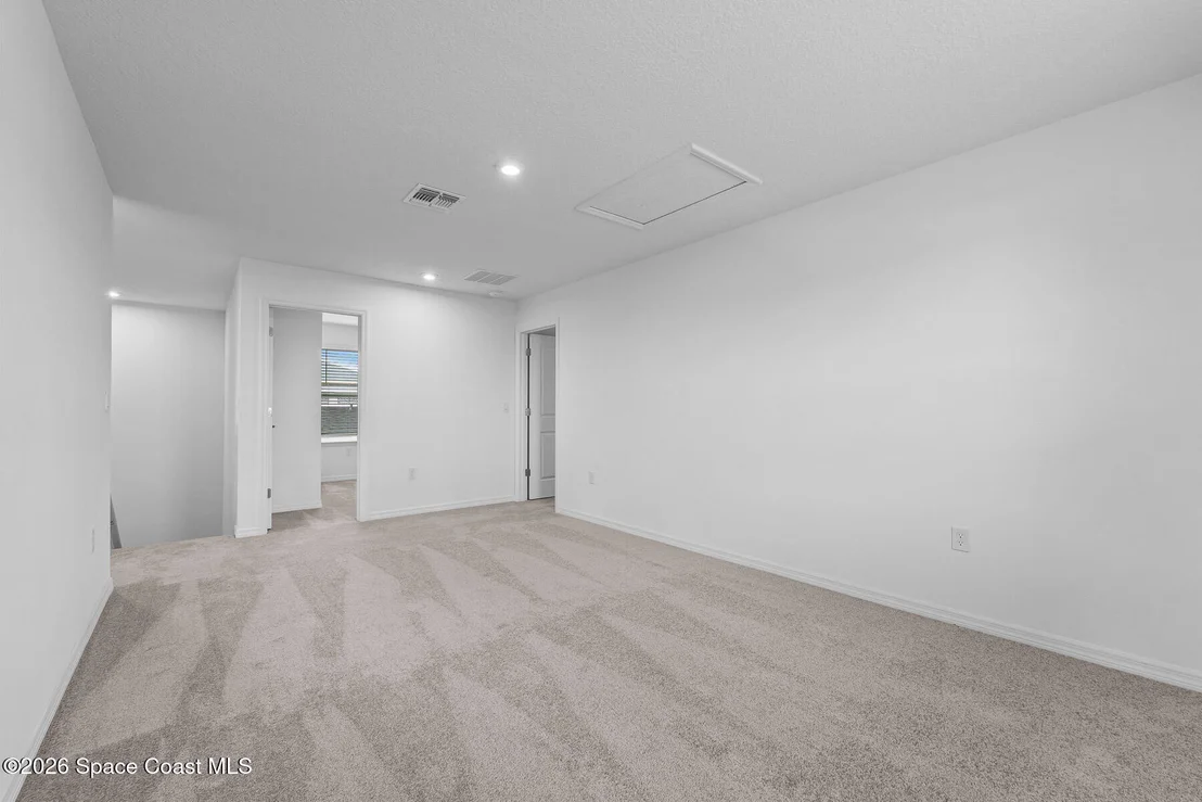 Photo of 926 Castleford Avenue NE
