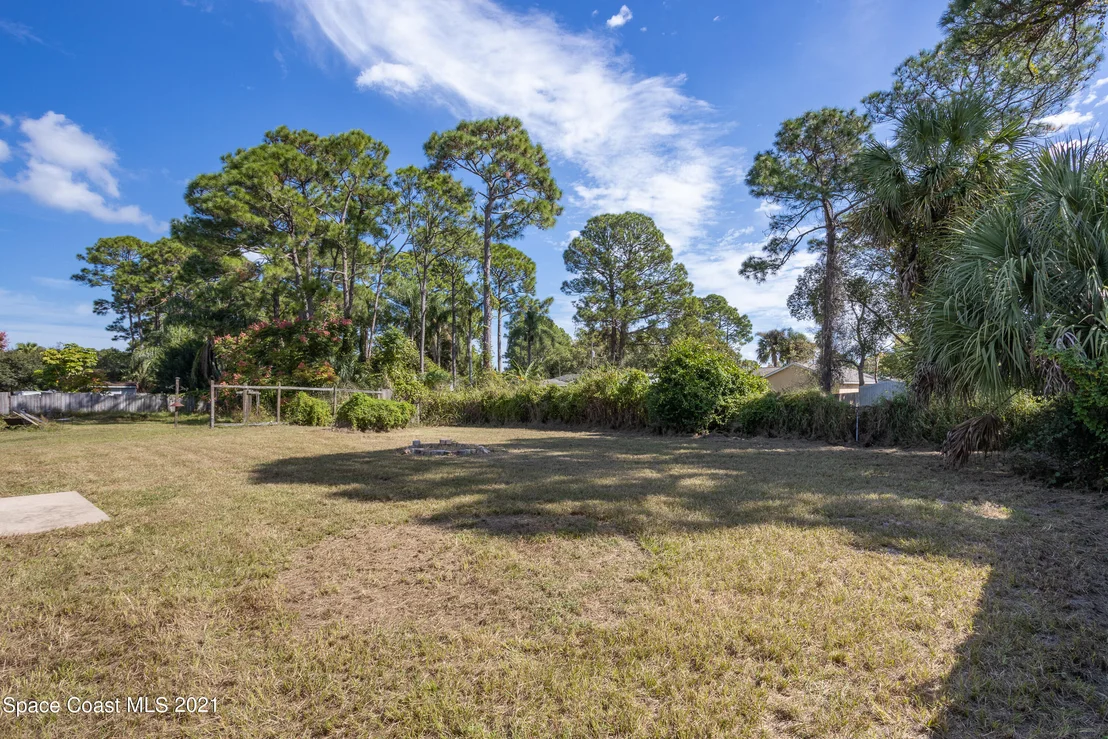 Photo of 5649 Jamaica Road
