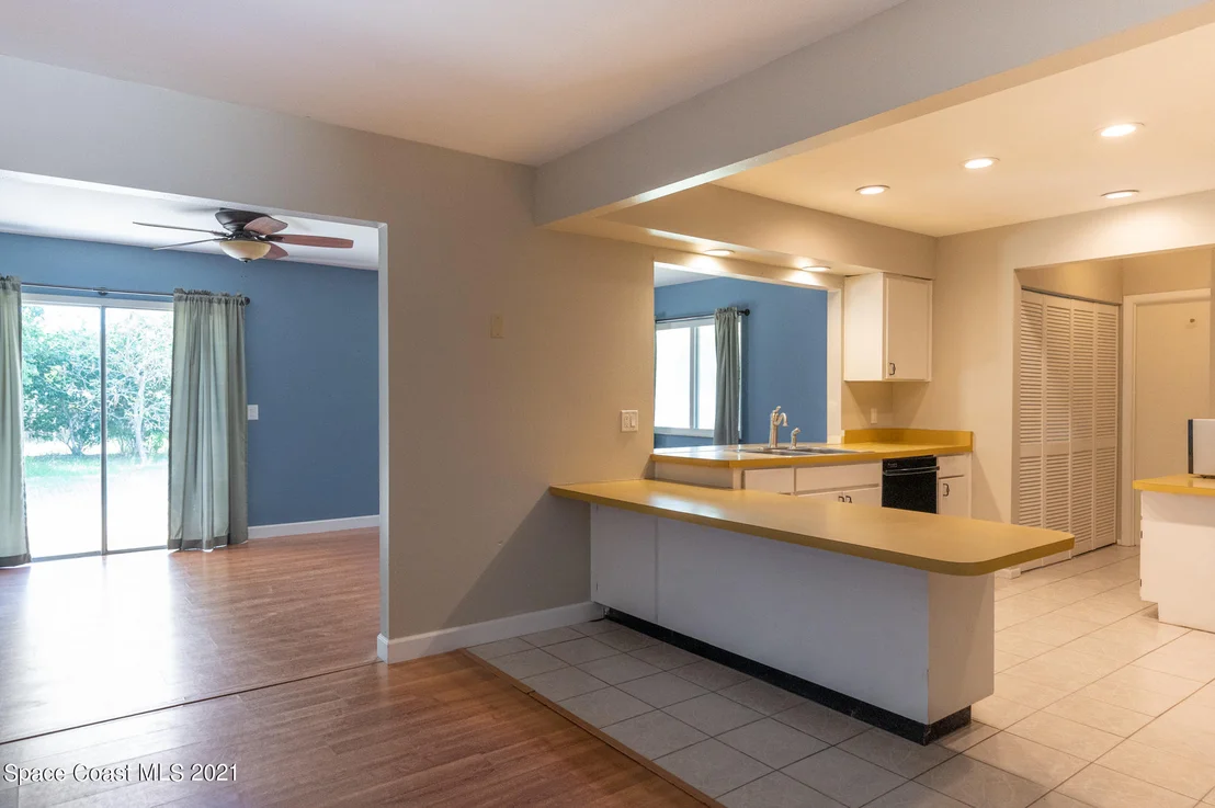 Photo of 1097 Newbern Street NE