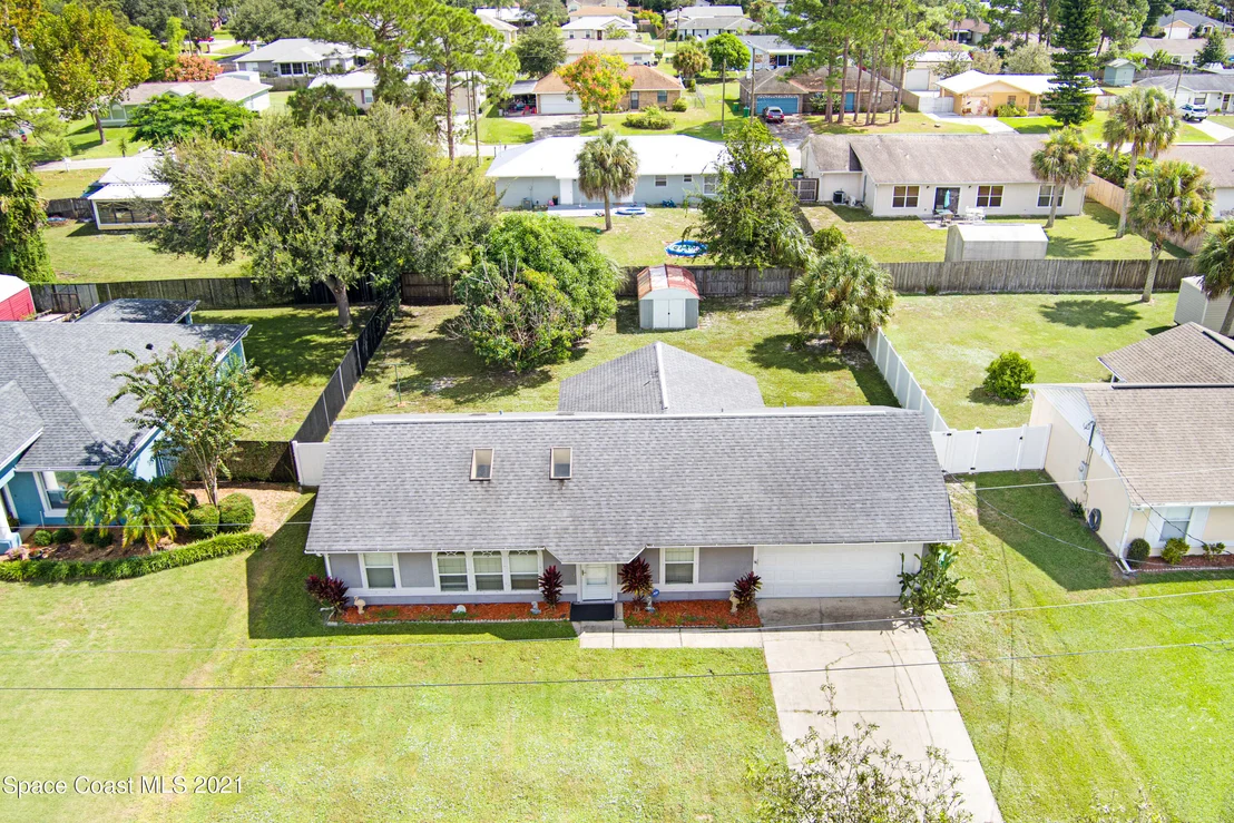 Photo of 6621 Bancroft Avenue
