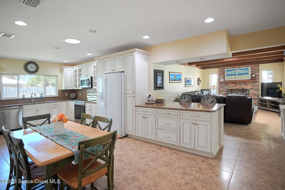 Photo of 325 Hibiscus Trail