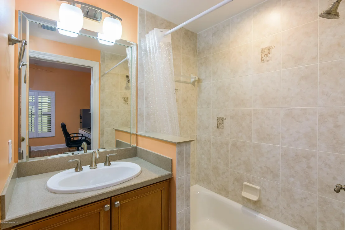Photo of Unit 304 at 4975 Dixie Highway NE