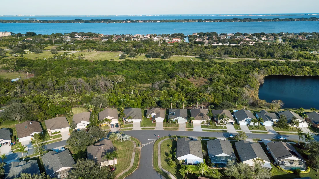Photo of 977 Villa Drive