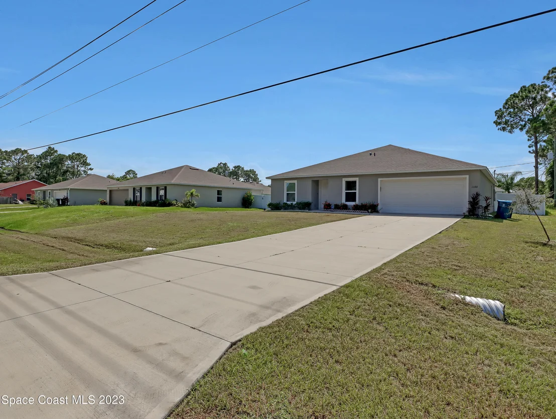 Photo of 1100 Eldron Boulevard SE