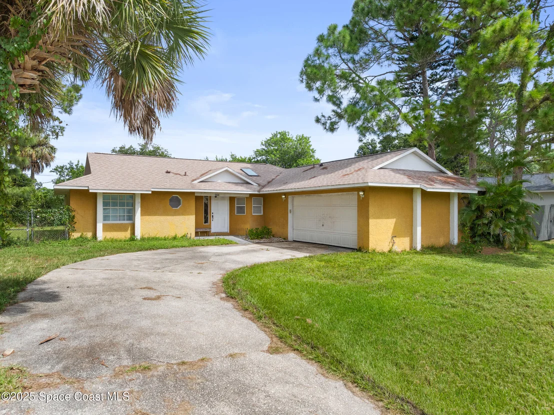 Photo of 1099 Pace Drive NW
