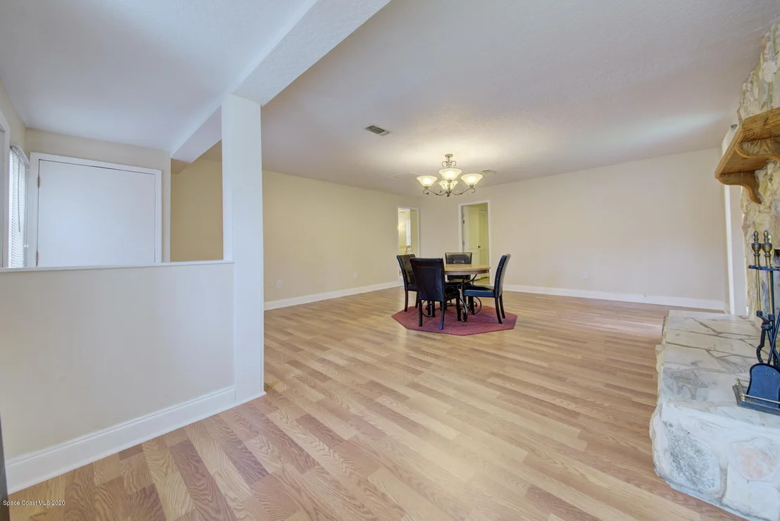 Photo of 1043 Green Road